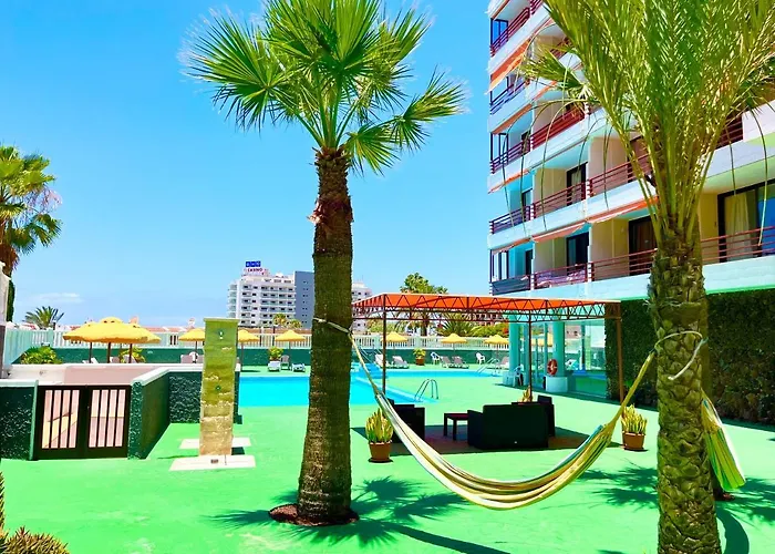 Miss Flora Olympia * بلايا ذي لاس أميريكاس